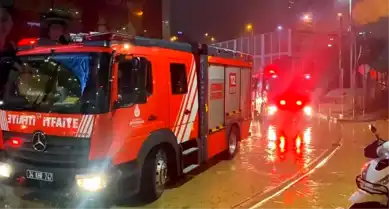Akasya AVM'de Havalandırma Yangını, Panik Tahliye!