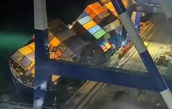 Ambarlı Limanı'nda Gemi Yan Yattı, 15 Kişi Kurtarıldı