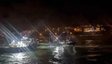 Fırtınada Karaya Oturan Tekne Kurtarıldı