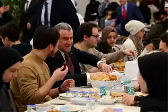Bakan Bak, İbn Haldun Üniversitesi Öğrencileriyle İftarda