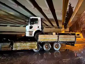 Bakırköy'de Tır Üst Geçide Çarptı, Sürücü Kayıplara Karıştı!