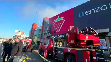Çekmeköy Çilek Mobilya'da Yangın! Personel Hastaneye Kaldırıldı