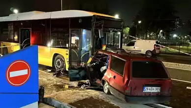Eyüpsultan'da İETT-Tofaş Çarpışması: 2 Ağır Yaralı