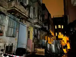 Eski Bina Çöktü, 3 Bina Tahliye Edildi