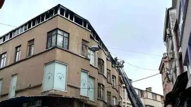 Fatih'te Terlik Deposu Yandı!