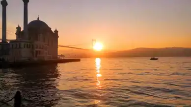 İstanbul Boğazı'nda Sis Görüşü Engelledi