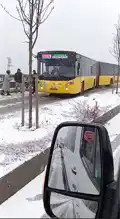 İstanbul'da Kar Yağışı: İETT Otobüsü Yolda Kaldı!