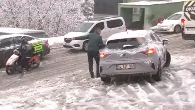 İstanbul'da Kar Yağışı Sürücüleri Zorladı
