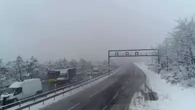 İstanbul'da Kar Yağışı Trafiği Felç Etti!