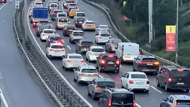 İstanbul'da Kar Yağışı Trafiği Felç Etti!
