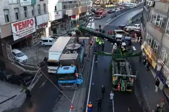 Şehrin Gözünde: İki Kamyon Çukura Düştü!