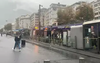 Yağış İstanbul'da Ulaşımı Felç Etti