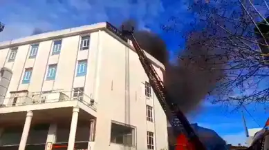 Sultanbeyli'deki Tekstil Atölyesinde Yangın!