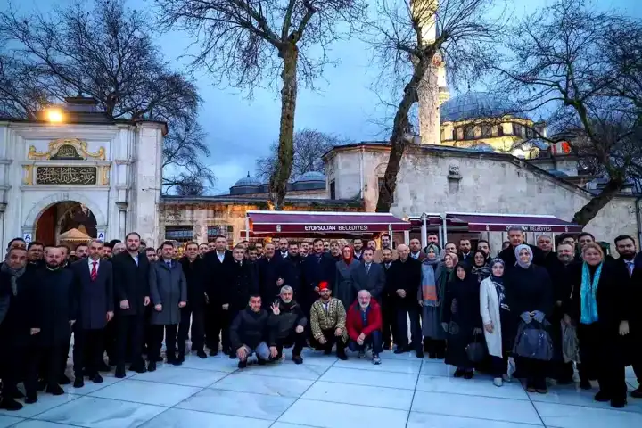Özdemir, Fatih Sultan Mehmet'in Türbesini Ziyaret Etti
