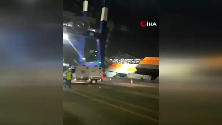 Ambarlı Limanı'nda Gemi Yan Yattı: Konteynerler Denize Düştü