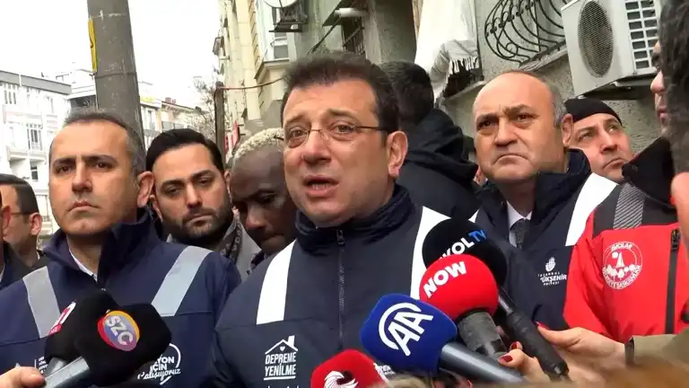 İmamoğlu, Avcılar'da Riskli Binaların Yıkımını İzledi İmamoğlu, Avcılar'da Riskli Binaların Yıkımını İzledi