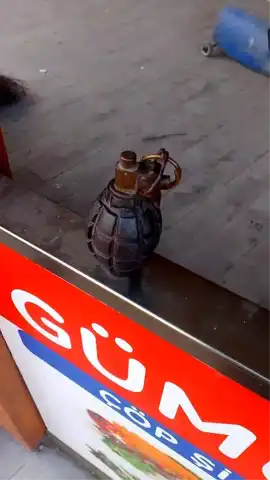 Beylikdüzü'nde El Bombası Paniği: Şüpheli Yakalama Çalışması Başladı