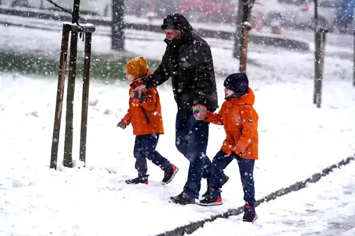 İstanbul'da Şiddetli Kar Uyarısı! Okullar Tatil Mi?