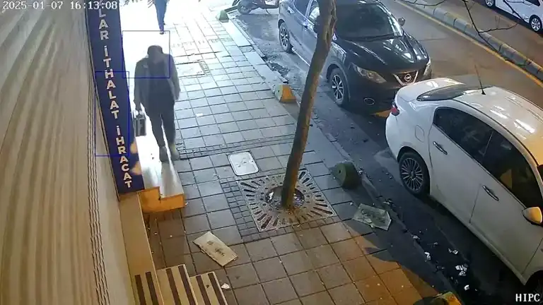 Kağıthane Çağlayan'da Alet Çantası Çalındı! Güvenlik Kamerası Kaydetti