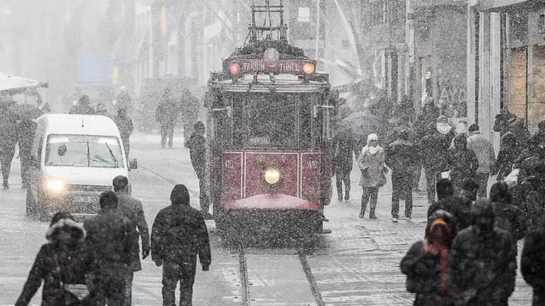 İstanbul'a Kar Ne Zaman Yağacak? Uzman Tahmini