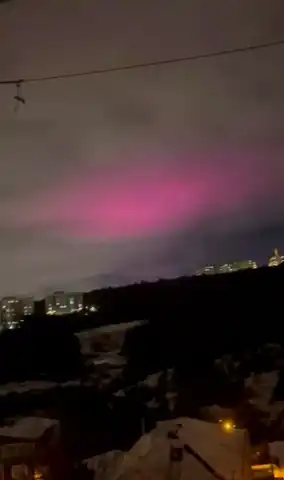 İstanbul'da Pembe Bulutlar: Galatasaray'dan Işık Şovu!