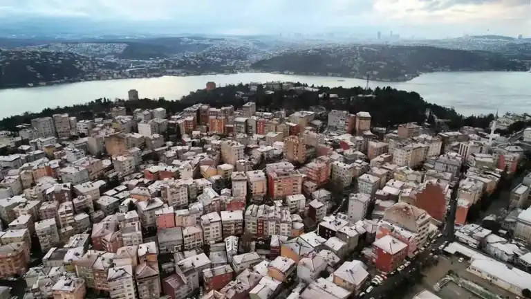 İstanbul'da Kar Yerini Yağmura Bıraktı