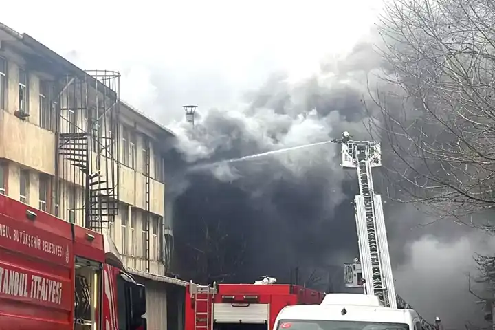 İstanbul Başakşehir'de Kauçuk Atölyesi Yandı!