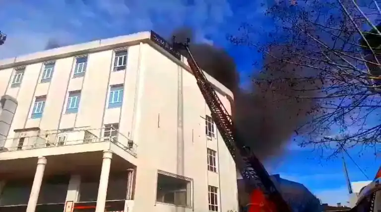Sultanbeyli'deki Tekstil Atölyesinde Yangın!