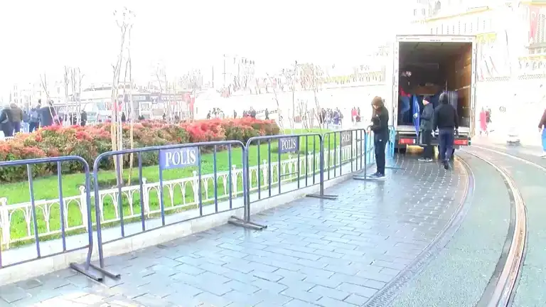 Taksim'de Yılbaşı Güvenliği İçin Yollar Kapandı