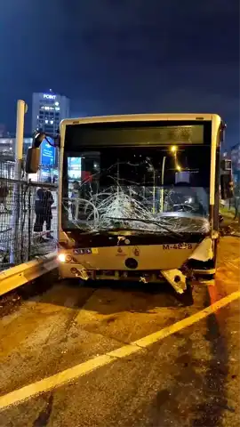 Zincirlikuyu'da Metrobüs Kazası: 5 Araç Hasar Gördü